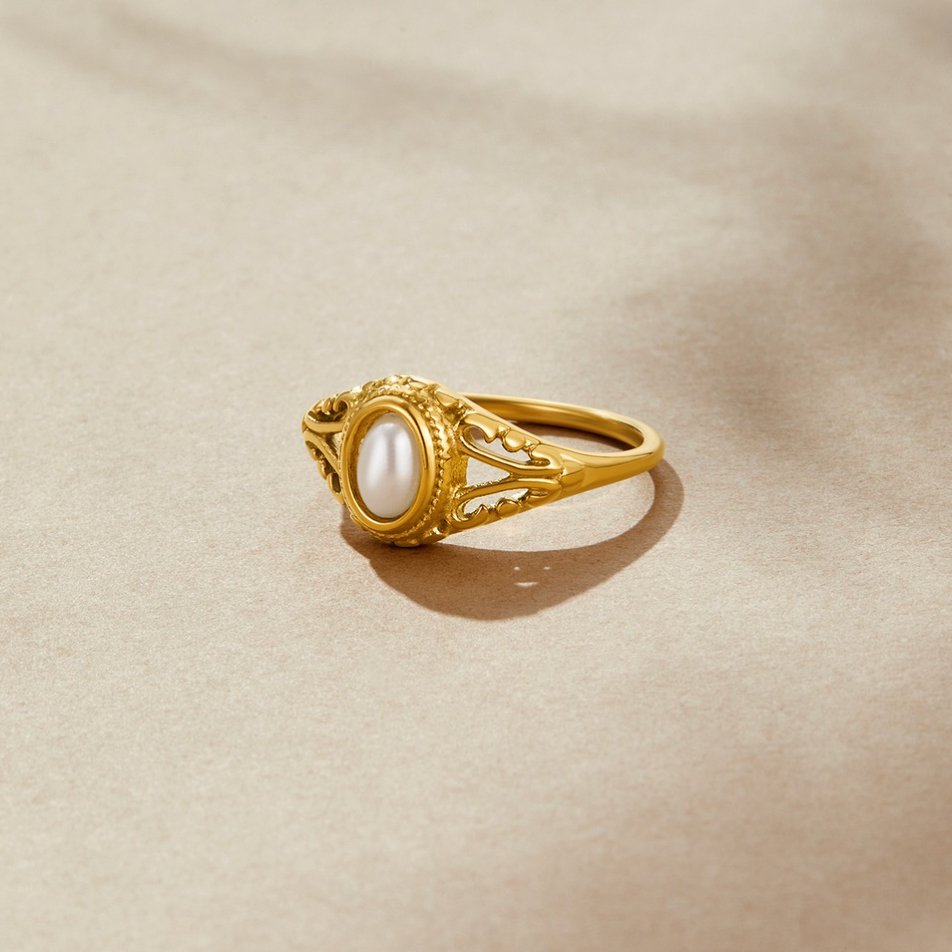 Camilla | Vintage Royal Pearl Ring