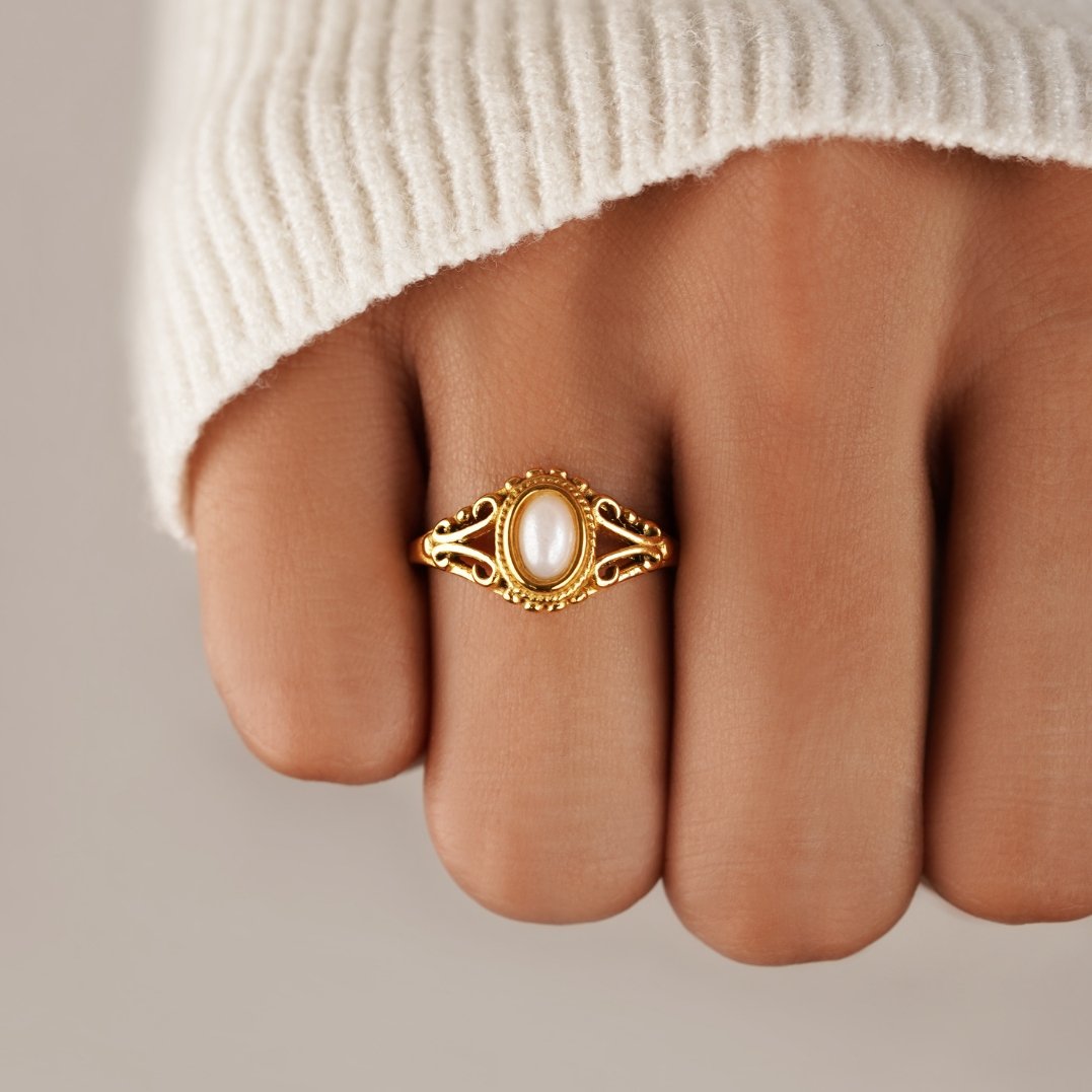 Camilla | Vintage Royal Pearl Ring