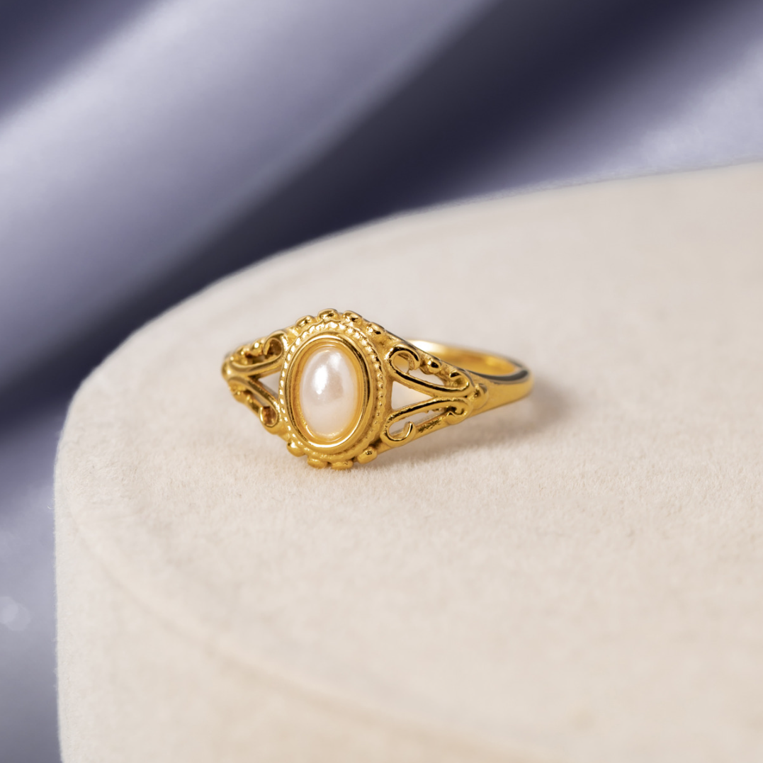 Camilla | Vintage Royal Pearl Ring
